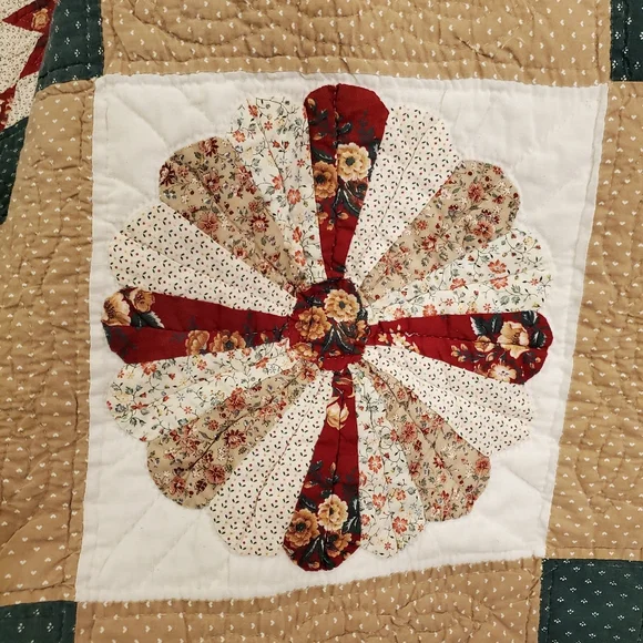 Handmade Vintage Patchwork Quilt, 61"×90", Green/Cranberry, Exceptional Piece! - Picture 15 of 16